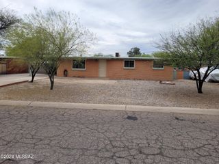 1702 S Avenida Ursa, Tucson, AZ 85710
