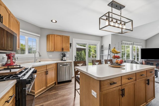 3070 Melbourne Lane, Lake In The Hills, IL 60156