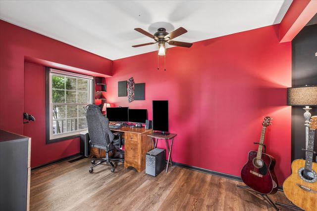 3070 Melbourne Lane, Lake In The Hills, IL 60156