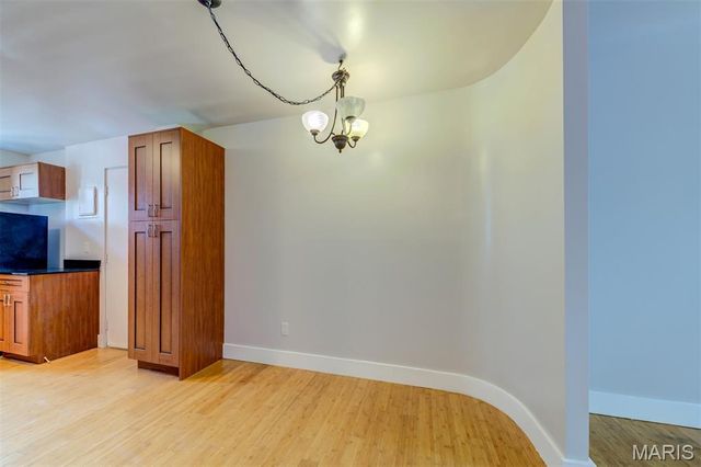 607 Westgate Avenue E, University City, MO 63130