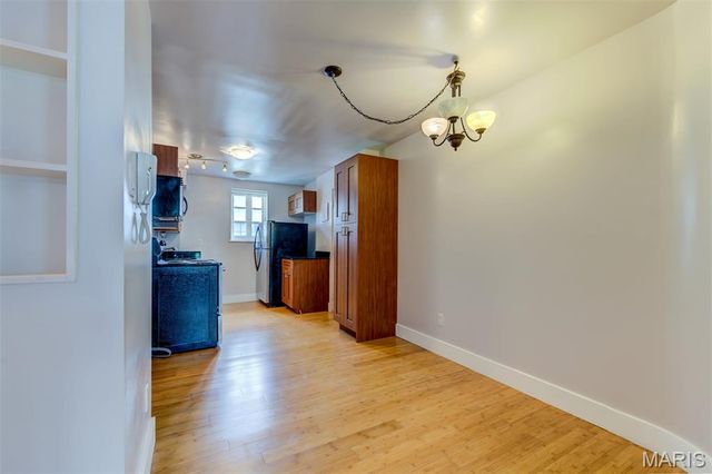 607 Westgate Avenue E, University City, MO 63130