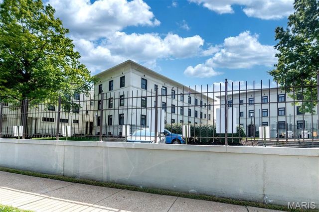 607 Westgate Avenue E, University City, MO 63130