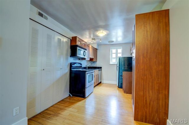 607 Westgate Avenue E, University City, MO 63130