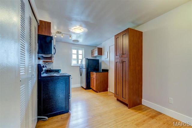 607 Westgate Avenue E, University City, MO 63130