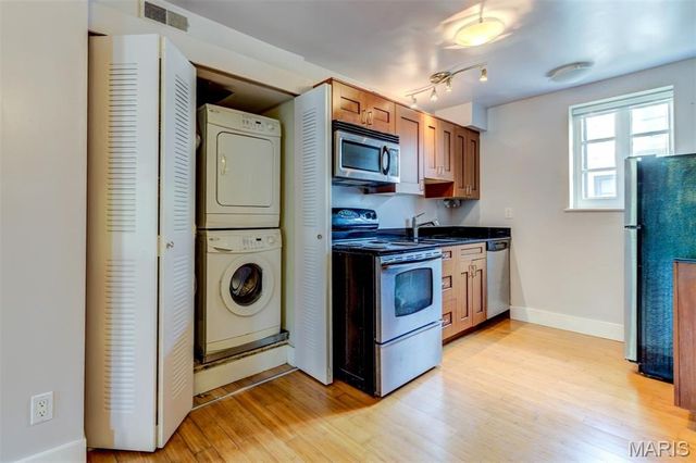 607 Westgate Avenue E, University City, MO 63130