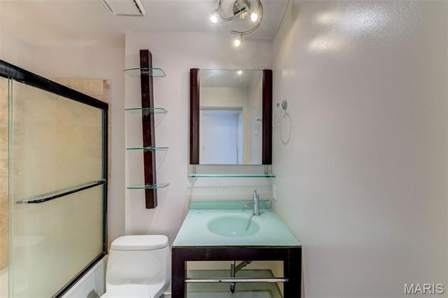 607 Westgate Avenue E, University City, MO 63130