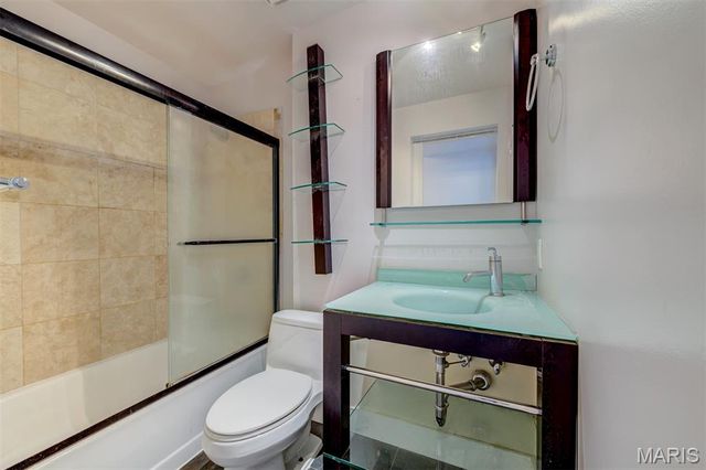 607 Westgate Avenue E, University City, MO 63130