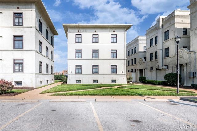 607 Westgate Avenue E, University City, MO 63130