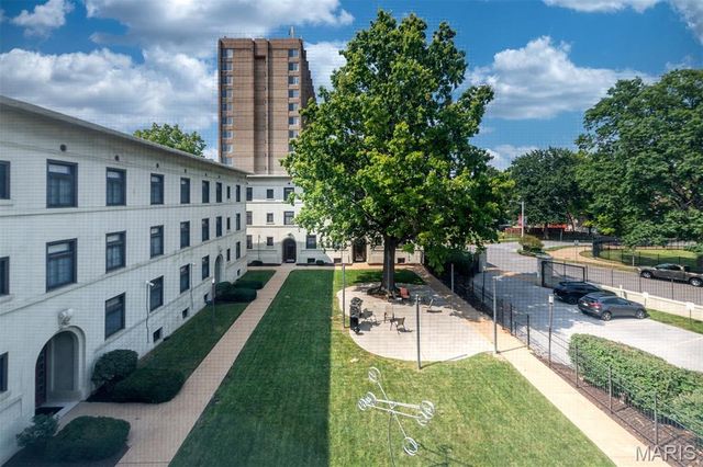 607 Westgate Avenue E, University City, MO 63130