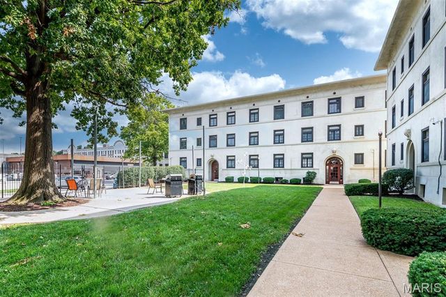 607 Westgate Avenue E, University City, MO 63130