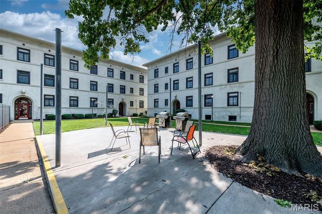 607 Westgate Avenue E, University City, MO 63130
