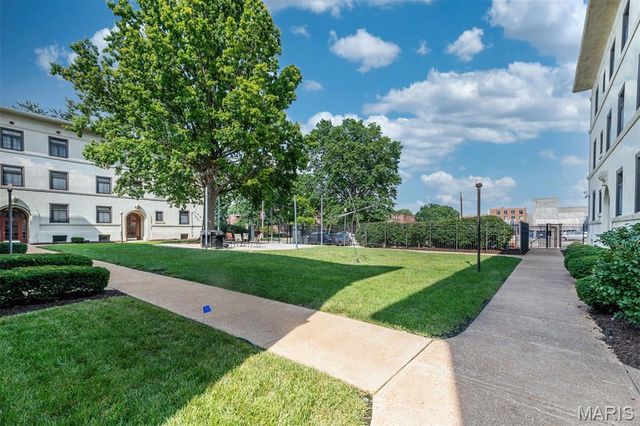 607 Westgate Avenue E, University City, MO 63130