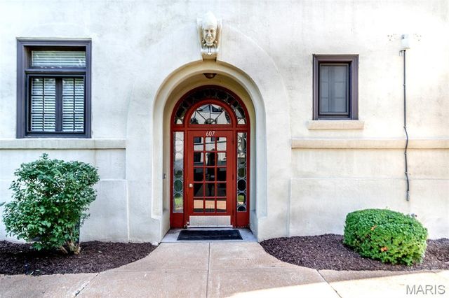 607 Westgate Avenue E, University City, MO 63130