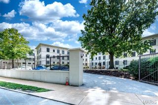 607 Westgate Avenue E, University City, MO 63130