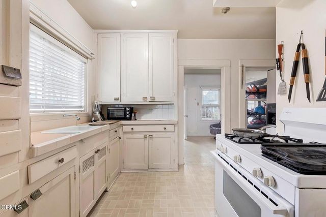 424 W Arbor Vitae Street, Inglewood, CA 90301