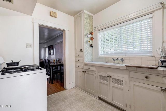 424 W Arbor Vitae Street, Inglewood, CA 90301