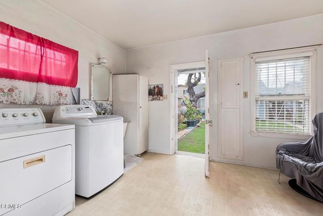 424 W Arbor Vitae Street, Inglewood, CA 90301