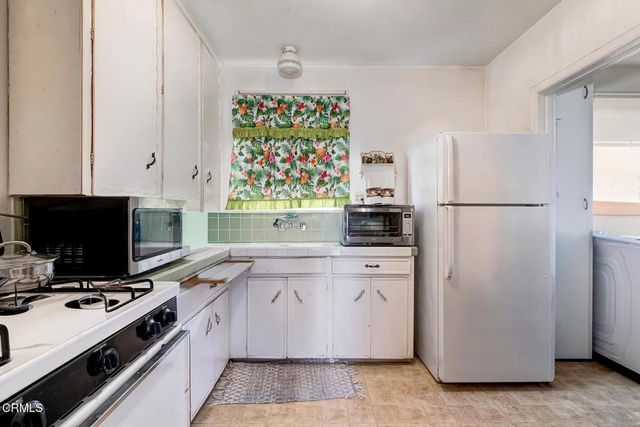 424 W Arbor Vitae Street, Inglewood, CA 90301