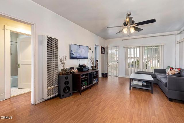 424 W Arbor Vitae Street, Inglewood, CA 90301