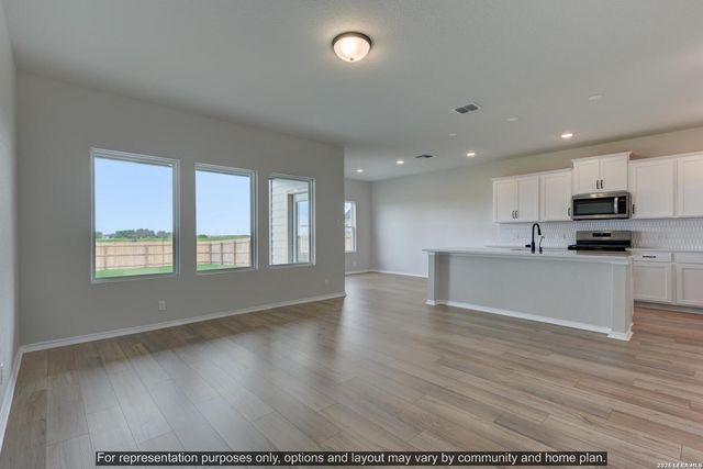 226 Brood Dr, Adkins, TX 78101