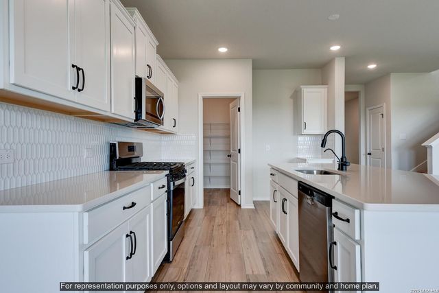 226 Brood Dr, Adkins, TX 78101
