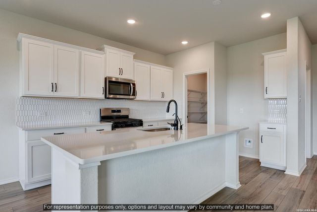 226 Brood Dr, Adkins, TX 78101