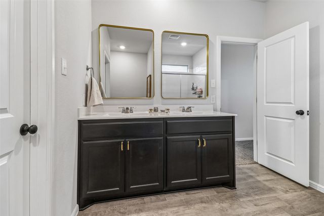 304 Crowfoot Drive, Fort Worth, TX 76131
