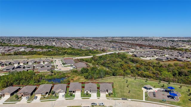 304 Crowfoot Drive, Fort Worth, TX 76131