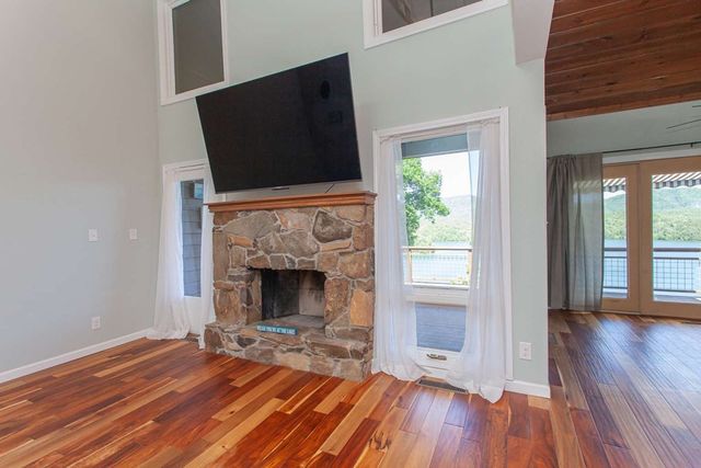 500 Marina Road E2, Murphy, NC 28906