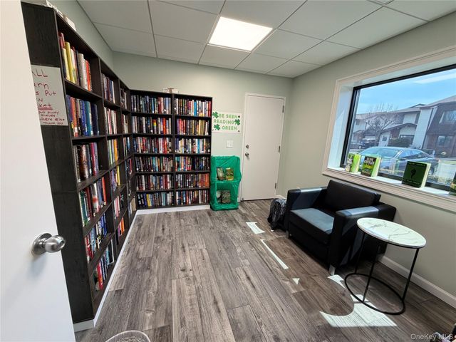 141 Cambridge Drive E 141, Copiague, NY 11726