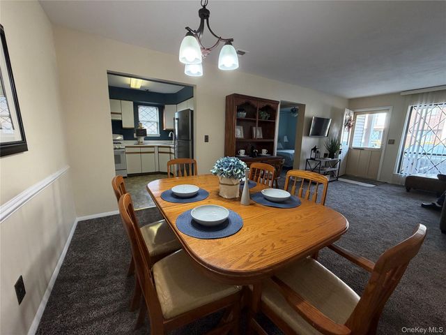 141 Cambridge Drive E 141, Copiague, NY 11726