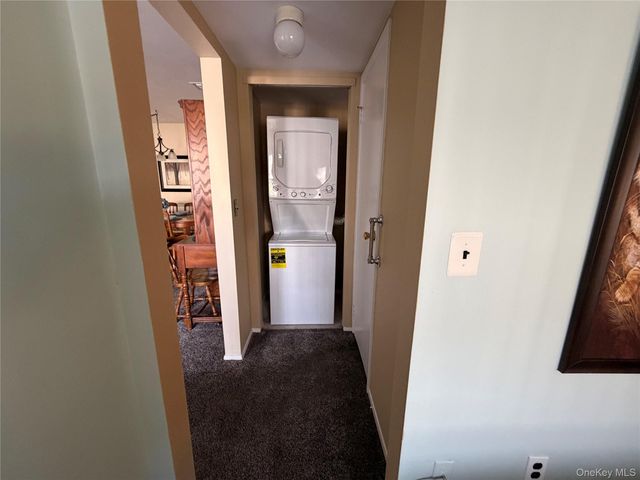 141 Cambridge Drive E 141, Copiague, NY 11726