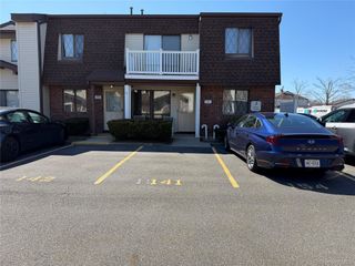 141 Cambridge Drive E 141, Copiague, NY 11726