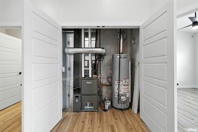 535 N 4TH Avenue, Eldridge, IA 52748