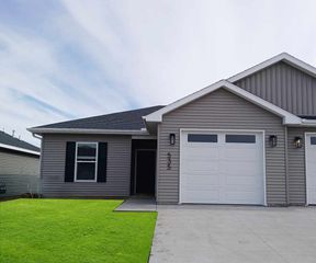 535 N 4TH Avenue, Eldridge, IA 52748
