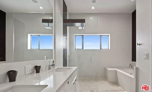 800 N Harper Avenue, Los Angeles, CA 90046