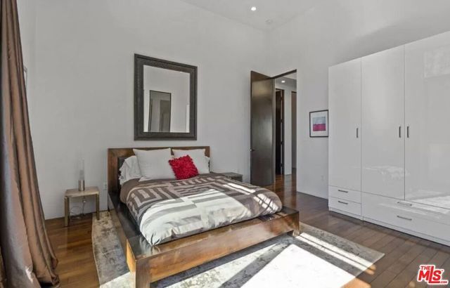 800 N Harper Avenue, Los Angeles, CA 90046