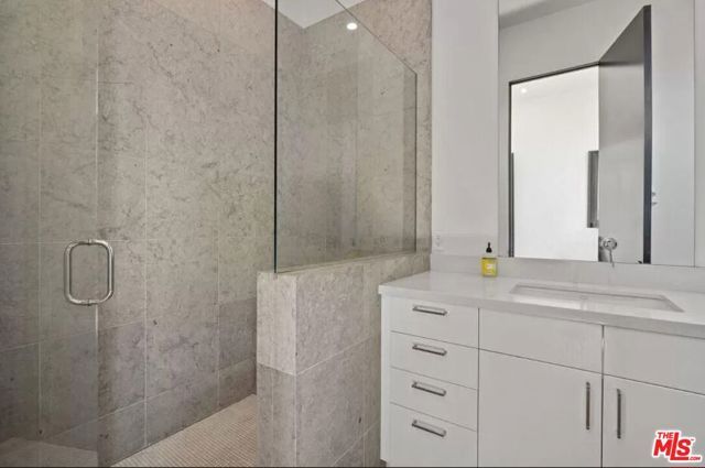 800 N Harper Avenue, Los Angeles, CA 90046