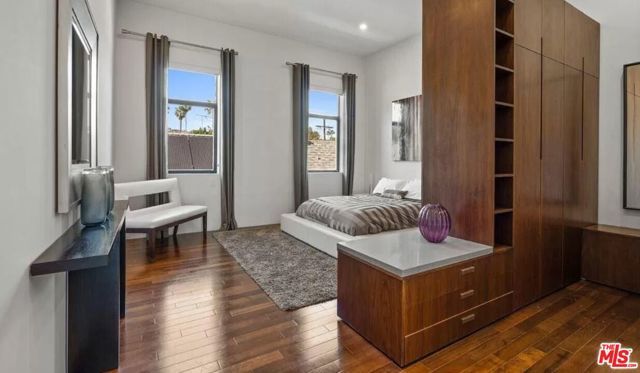 800 N Harper Avenue, Los Angeles, CA 90046