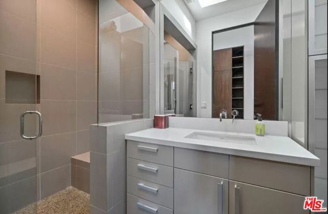 800 N Harper Avenue, Los Angeles, CA 90046