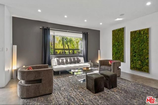 800 N Harper Avenue, Los Angeles, CA 90046