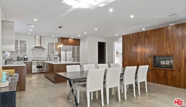 800 N Harper Avenue, Los Angeles, CA 90046