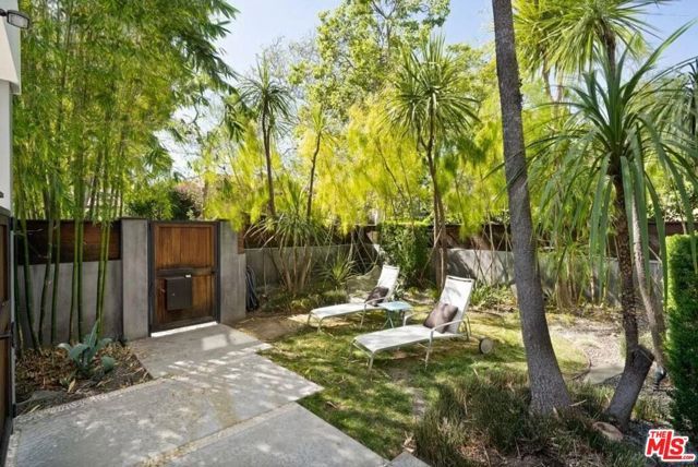 800 N Harper Avenue, Los Angeles, CA 90046