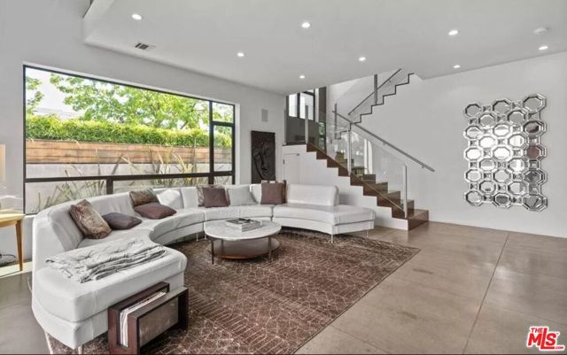 800 N Harper Avenue, Los Angeles, CA 90046