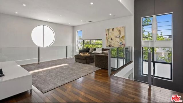 800 N Harper Avenue, Los Angeles, CA 90046