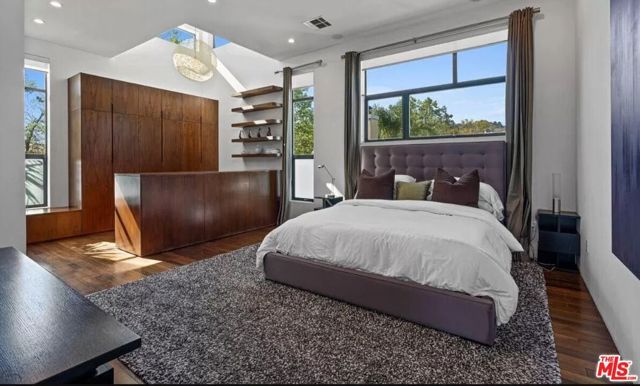 800 N Harper Avenue, Los Angeles, CA 90046