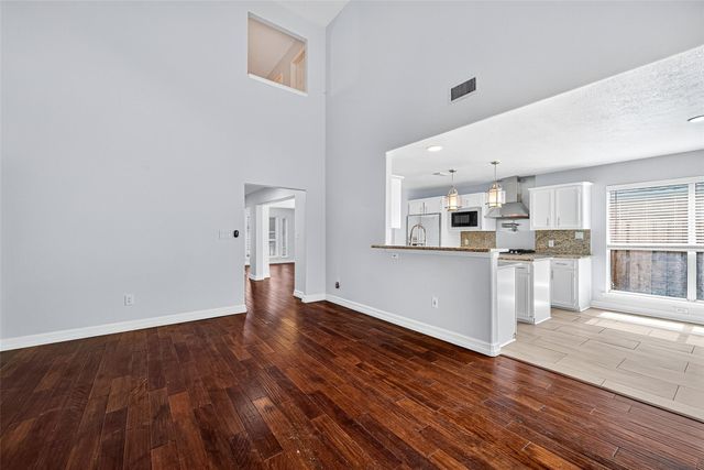 638 Meadow Knoll Drive, Stafford, TX 77477