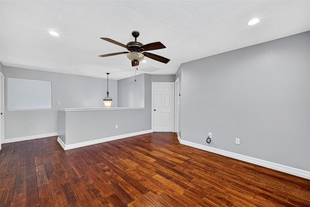 638 Meadow Knoll Drive, Stafford, TX 77477