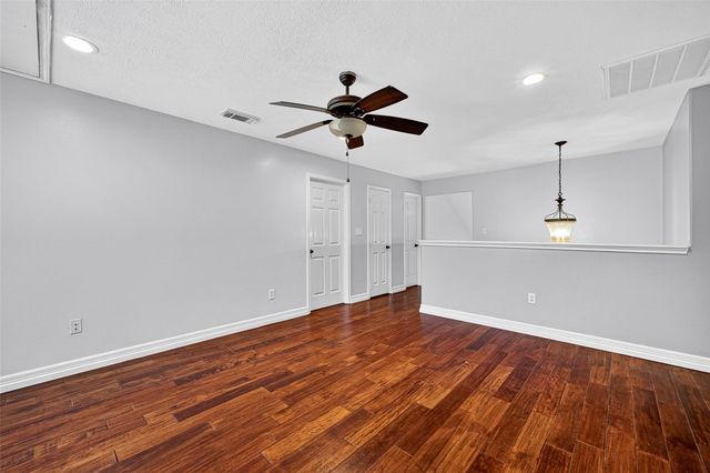 638 Meadow Knoll Drive, Stafford, TX 77477