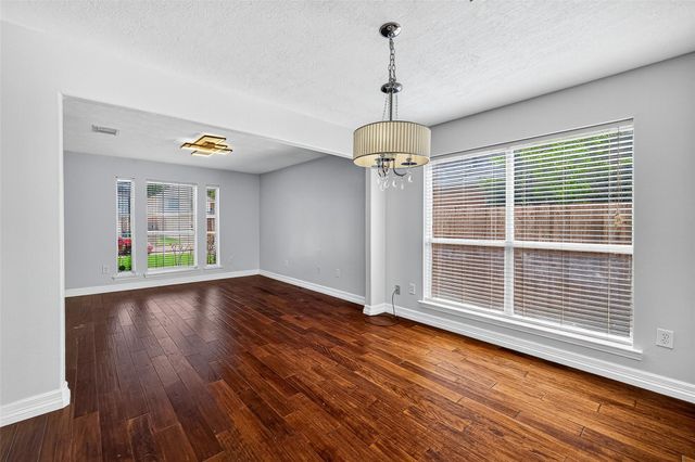 638 Meadow Knoll Drive, Stafford, TX 77477